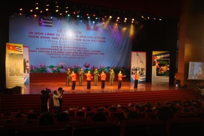 ສະເຫຼີມສະຫຼອງ 40 ປີແຫ່ງວັນທ່ານ Fidel Castro ມາຢ້ຽມຢາມເຂດປົດປ່ອຍພາກໃຕ້ຫວຽດນາມ